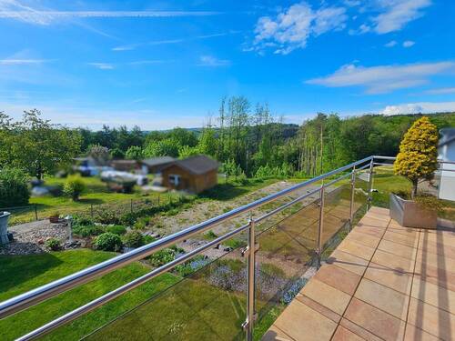 Aussicht vom Balkon - 6 Zimmer Einfamilienhaus zum Kaufen in Neustadt