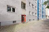 Haustür - 2 Zimmer Etagenwohnung zum Kaufen in Berlin