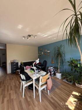 Wohnzimmer - 2 Zimmer Etagenwohnung in Stuttgart