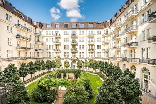 Bild 1 - 2 Zimmer direkt am Kurfürstendamm im Haus Cumberland