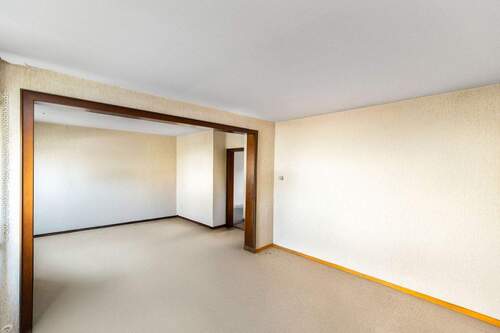 Wohnzimmer - 5 Zimmer Einfamilienhaus in Neu-Isenburg