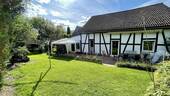 Gartenansicht mit Terrasse - 5 Zimmer Einfamilienhaus in Olpe