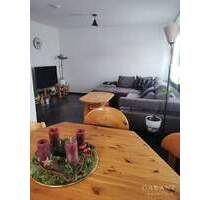 Ländliche 4-Zimmer-Erdgeschoss-Wohnung mit Terrasse, Balkon und Weitblick - Berglen Lehnenberg