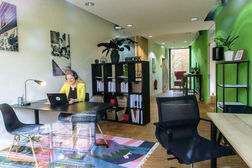 Schreibtisch im Coworking Space 