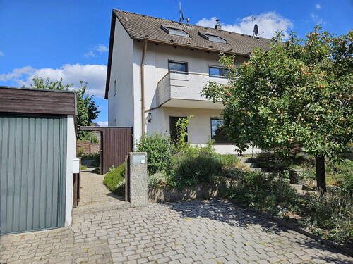 Front / Garage / Stellplatz - 5 Zimmer Doppelhaushälfte zum Kaufen in Erlangen / Dechsendorf