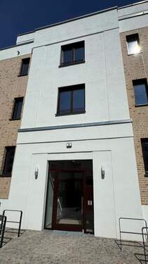 Hauseingang - Etagenwohnung mit 102,20 m² in Berlin zur Miete