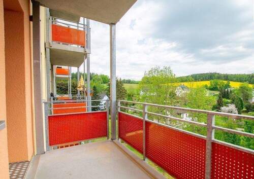 Ihre Aussicht im Mai - 4 Zimmer Etagenwohnung in Thum