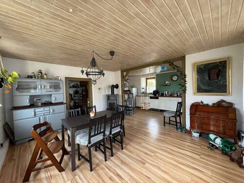 Wohn-/ und Esszimmer Blick zur Küche - 