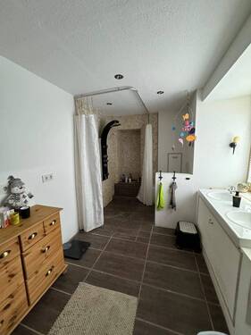 Badezimmer EG mit Dusche - 