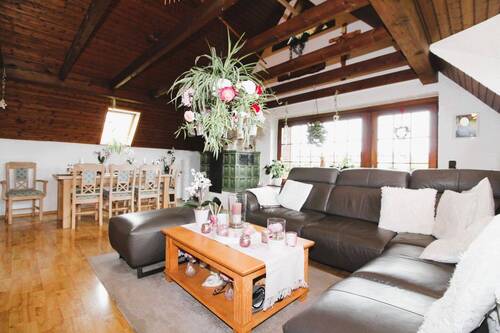 Großzügiges Wohnzimmer zum Relaxen im OG - 
