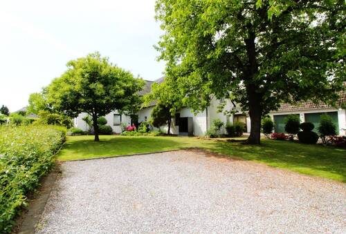Zwei große Parkplätze für Ihr Zuhause - 8 Zimmer Mehrfamilienhaus, Wohnhaus in Löhne