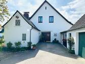 Geschützter Eingangsbereich Haupthaus - Mehrfamilienhaus, Wohnhaus mit 283,00 m&sup2; in Löhne zum Kaufen