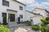 Außenansicht - Ihr neues Zuhause: Tolle Doppelhaushälfte mit Garten, Pool, Doppelgarage