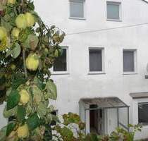 Zweifamilienhaus mit Potenzial in idyllischer Hanglage von Buchbach Zweifamilienhaus mit Potenzial in idyllischer Hanglage von Buchbach