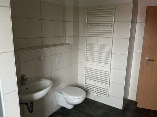 Raum_Badezimmer - Etagenwohnung mit 80,30 m&sup2; in Sagard zur Miete