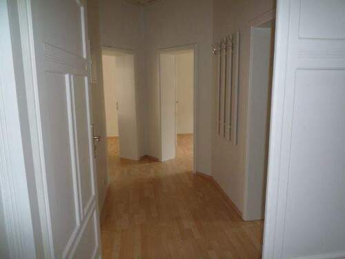 Flur - 2 Raum Wohnung mit Laminat Dusche Wohnküche in der Albrechtstraße Nähe Gutenbergplatz *gute Uni Lage*