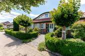 Bild 1 - Exklusives Wohnhaus in Nordhorn-Neuberlin - Stil, Komfort und Gartenparadies vereint