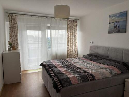 Schlafzimmer - 3 Zimmer Etagenwohnung zum Kaufen in Freiburg