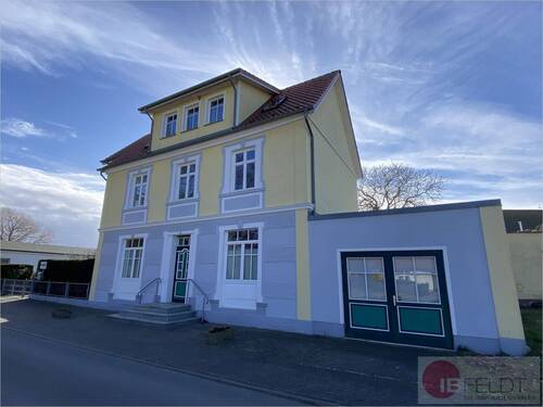 Vorderansicht - 9 Zimmer Mehrfamilienhaus, Wohnhaus zum Kaufen in Altenkirchen