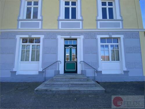 Hauseingang - 9 Zimmer Mehrfamilienhaus, Wohnhaus in Altenkirchen