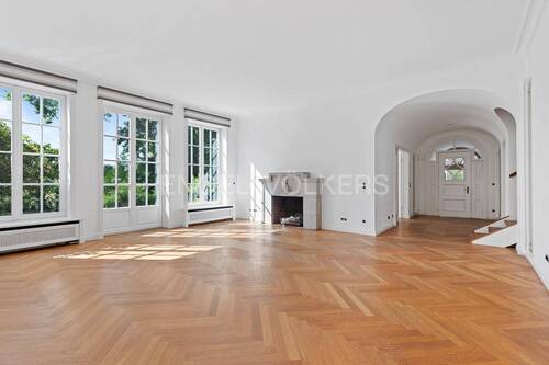 Bild 1 - Für Individualisten: Aussergewöhnlich wohnen im denkmalgeschützten Herrenhaus 'Annenhof' in Sasel