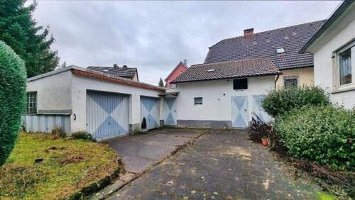 Hofeinfahrt - 8 Zimmer Einfamilienhaus zum Kaufen in Ronneburg