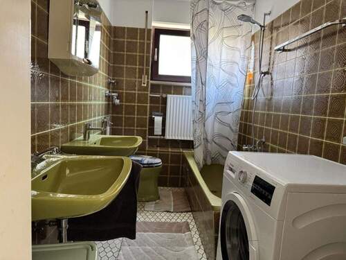 Bad mit Platz für Waschmaschine - 