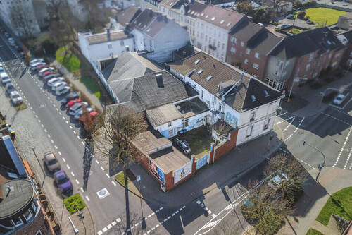 Drohnenaufnahme - Denkmalgeschütztes Hotel- und Gastronomieensemble mit großer Halle und mehreren Garagen in sehr zentraler Lage