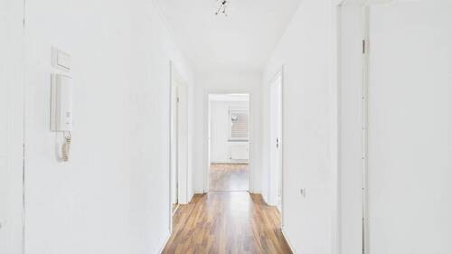 Flur - 7 Zimmer Etagenwohnung zum Kaufen in Schwerte