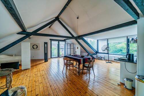 viel Helligkeit durch große Fenster Wohneinheit 2 - 