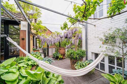 Balkon zwischen den Gebäuden - 