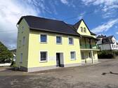 Front- und Seitenansicht - 2 Zimmer Mehrfamilienhaus, Wohnhaus zum Kaufen in Piesport