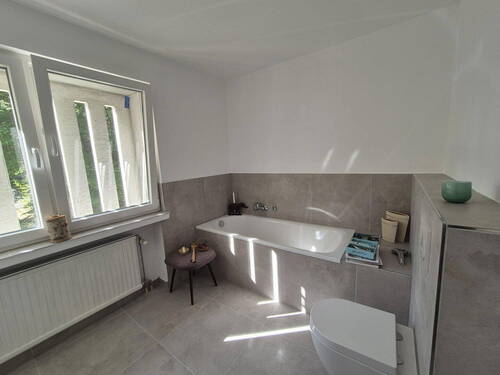 Bad mit Wanne 2 - 