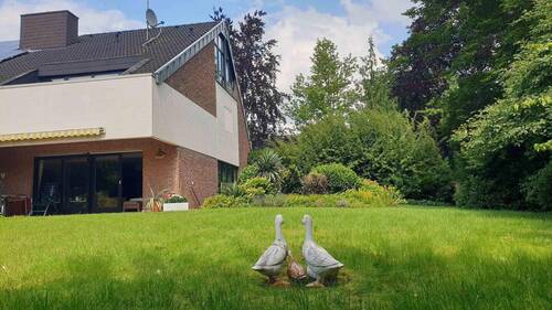 Haus Sicht vom Garten - Modernisierte Doppelhaushälfte in exklusiver Lage