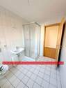 Bad mit Dusche - 