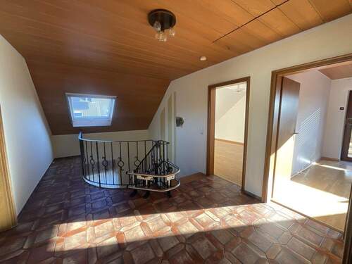 4 Zimmer und Bad im OG - 