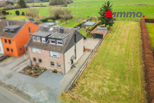 Titel - Großzügiges und bezugsfreies Einfamilienhaus in bester Lage von Breinig, mit traumhaftem Ausblick