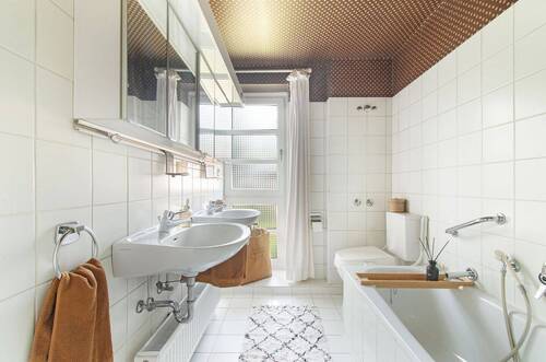 Badezimmer mit Fenster.jpg - 