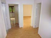 Flur - Bitte unsere Fragen beachten !! 2 Zimmer Wohnung im 1.OG mit Balkon in Ahrensburg