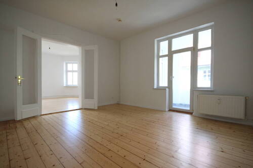 Zimmer - Großzügige und schöne 4-Zimmer-Altbauwohnung mit Loggia in direkter Nähe vom Rathaus