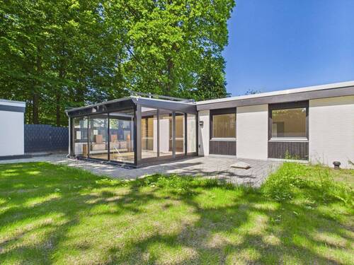 Frontansicht - Poppenbütteler Unikat! Sanierter Bungalow mit Wohnkeller zur Miete