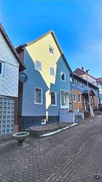 Leicht am Hang ... - Klein und fein in zentraler Ortslage