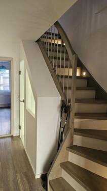 Treppenhaus - 5 Zimmer Einfamilienhaus zum Kaufen in Salzhemmendorf