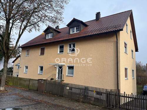 Hausansicht - 3 Zimmer Etagenwohnung zur Miete in Lappersdorf