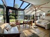 Wintergarten mit Blick in den Garten - 
