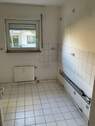 Küche mit weißen Boden- und Wandfliesen.jpg - Etagenwohnung mit 64,10 m² in Bad Vilbel zur Miete