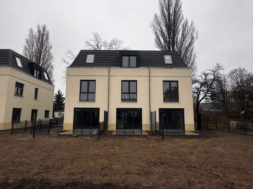 Reihenhäuser Rückansicht - 4 Zimmer Reihenmittelhaus zur Miete in Berlin