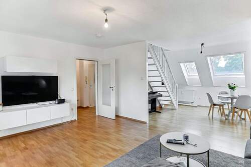 Wohnzimmer - 2 Zimmer Etagenwohnung zum Kaufen in Hamburg