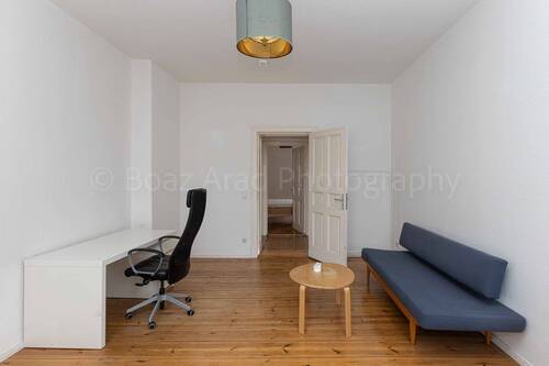 Strassenseitiges Wohnzimmer 04.jpg - 