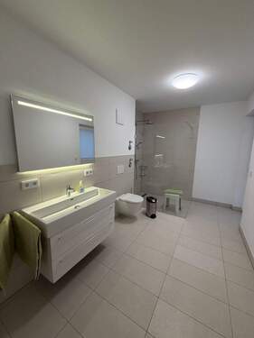 Badezimmer mit Dusche - 